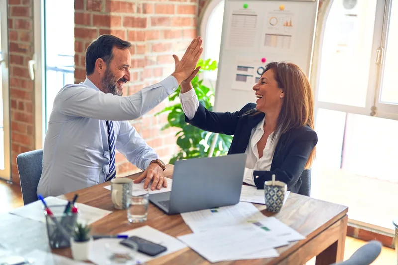 Why B2B marketing doesn't sell: 5 systemic mistakes in the gap between departments — AiUse